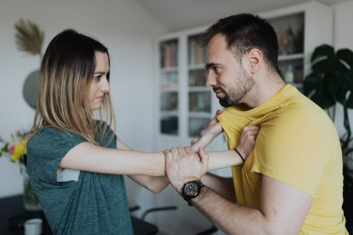 Vrouw man pijn SHE Health Clinics